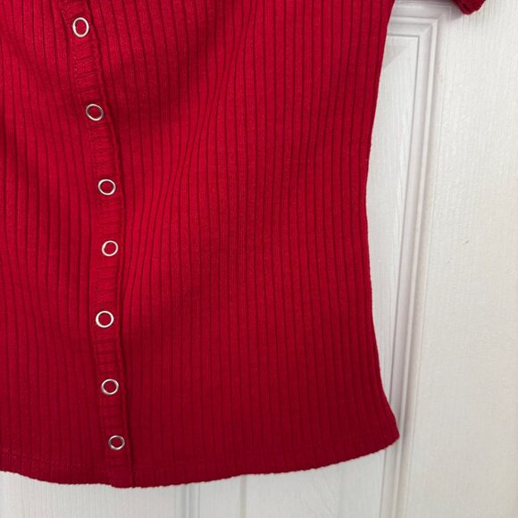 EUC Forever 21 Blouse Short Sleeve V Neck Ribbed Tee, Faux Buttons, Red, L - Picture 6 of 16